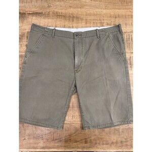 Levi’s Shorts Men’s Green Casual Flat Front Chino Shorts Size 42